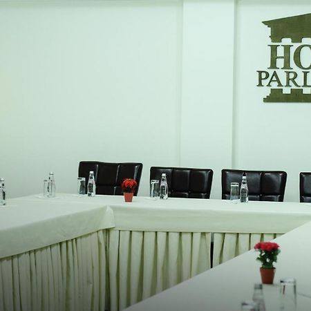 Hotel Parlament Pristina Exterior photo