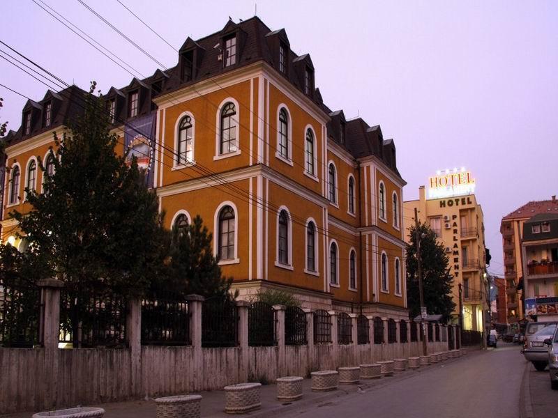 Hotel Parlament Pristina Exterior photo